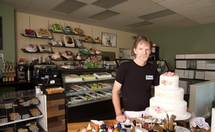 Jack Phillips dans sa pâtisserie « Masterpiece Cakeshop » en banlieue de Denver (Colorado).