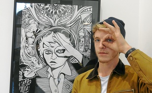 Auto-portrait de Pierre-Loup Auger, l'une des 14 toiles exposées à Grenoble.