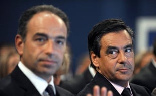 A moins d'un mois des législatives, Jean-François Copé et François Fillon, qui a encore dénoncé jeudi "l'hypocrisie" de son rival, sont désormais en guerre ouverte pour le contrôle de l'UMP dans la perspective de la présidentielle de 2017.