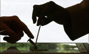 Au total 8.735 listes seront en compétition dimanche au premier tour des élections municipales dans les localités de plus de 3.500 habitants, tandis que 8.520 candidats se présentent dans les 2.020 cantons renouvelables, selon les chiffres fournis mercredi par le ministère de l'Intérieur.