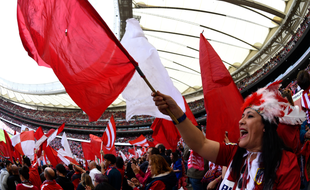 Le Wanda Metropolitano de Madrid a fait le plein pour un match de foot féminin.