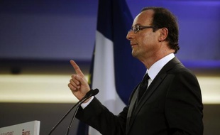 L'équipe de François Hollande a estimé vendredi que "la droite suinte l'arrogance", en réplique aux propos de Jean-François Copé, secrétaire général de l'UMP, sur l'"arrogance" du candidat socialiste à la présidentielle.