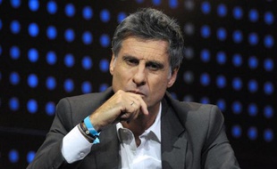 Marc Simoncini, créateur du site de rencontres Meetic, rejoint par Jacques-Antoine Granjon (Ventes Privées.com) et Xavier Niel (Free) sont prêts à financer, à hauteur de 25.000 euros chacun, "101 projets" d'entreprises conçus par des jeunes autour de 25 ans.