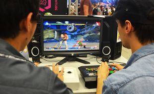 Deux joueurs jouent à Street Fighter V, en 2018, à la première édition de l'Occitanie ESports.