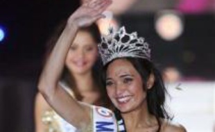 Valérie Begue, Miss Réunion, âgée de 22 ans, a été élue Miss France 2008 samedi soir par les téléspectateurs et un jury de personnalités présidé par le chanteur Patrick Bruel, au Palais des congrès Le Kursaal à Dunkerque (Nord).