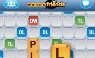 L'éditeur Zynga a réagi au débarquement d'Alec Baldwin d'un vol d'American Airlines, alors que l'acteur, en pleine partie, refusait apparemment d'éteindre son téléphone.