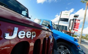 Le constructeur automobile américain Chrysler rappelle 630.000 gros 4X4 Jeep dans le monde pour des problèmes d'airbag ou de transmission, mais poursuit son bras de fer avec l'agence américaine de sécurité routière, qui lui demande de rappeler 2,7 millions d'autres Jeep.