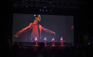 Kraftwerk sur scène en Slovaquie, le 10 juillet 2014.