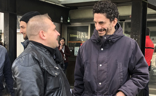 Dorian Vallois, délégué CGT de Cargill à Haubourdin (à gauche) avec l'avocat, Me Fiodor Rilov.