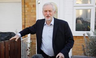 Jeremy Corbin, chef du Labour Party, le parti d'opposition britannique, le 26 février, quittant son domicile.