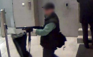 Capture d'écran d'une vidéo BFMTV du tireur présumé de «Libération» Abdelhakim Dekhar.
