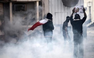 Des heurts ont opposé de nouveau le 2 janvier 2015 dans plusieurs villages près de Manama la police à des manifestants qui réclament la libération du chef de l'opposition chiite, le cheikh Ali Salmane