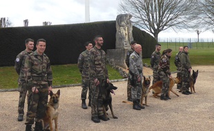Le CNICG de Gramat voit défiler les promotions de maîtres de chiens.