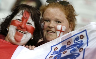 Des supporters anglaises pendant le match Angleterre-Japon, au stade de Nice.