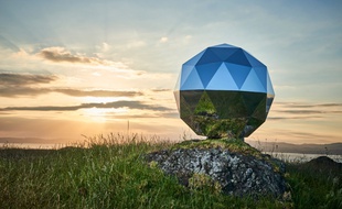 La boule à facettes spatiale va passer 9 mois en orbite autour de la Terre.