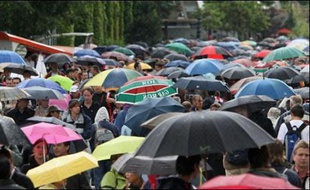 Un gros embouteillage est à prévoir à Roland-Garros après une deuxième journée de nouveau gâchée par la pluie lundi.