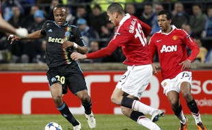 André Ayew face à Chris Smalling, lors du match de Ligue des champions entre l'OM et Manchester, le 23 février 2011.