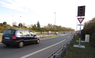 Le feu est installé sur la bretelle d'entrée au périphérique ouest.
