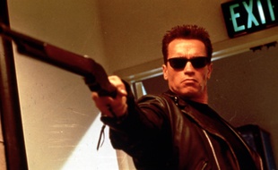 Arnold Schwarzenegger, le célèbre Terminator T-800 à l'apparence humaine.