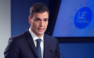 Le chef du gouvernement espagnol Pedro Sanchez tente un geste d'apaisement envers la Catalogne.