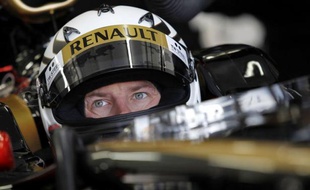 Le Finlandais Kimi Räikkönen a fait son retour en piste dans une Formule 1 lundi sur le circuit espagnol de Valence, après deux ans d'absence, et bouclé plusieurs tours au volant d'une Renault R30 de la saison 2010, a annoncé sa nouvelle écurie, Lotus F1 Team.
