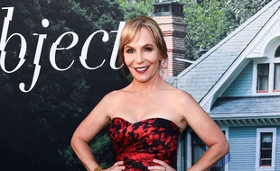 De «Buffy» à «Sharp Objects», Marti Noxon s'est imposée comme l'une des créatrices et showrunneuses incontournables des séries, aujourd'hui présidente du jury de Séries Mania 2019