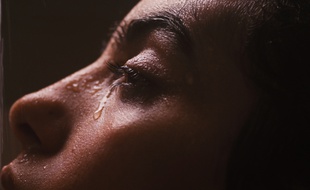 «Tu mérites un amour» de et avec Hafsia Herzi