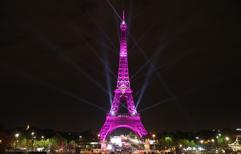 Catherine Ringer Et Dido En Concert Gratuit Au Pied De La Tour Eiffel Pour Le Lancement D Octobre Rose