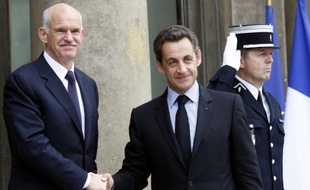 Le gouvernement socialiste grec, après avoir réussi à conserver la majorité des régions du pays, a entamé lundi avec les représentants de la zone euro et du FMI une difficile négociation sur la poursuite des efforts de réduction du déficit public dans le budget 2011.