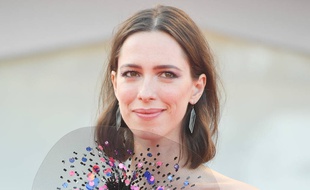 La comédienne Rebecca Hall