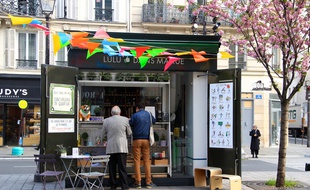 Objectif 100% écoco: tenter de trouver des petits jobs avec Lulu dans ma rue. Ici, le kiosque Saint-Paul, à Paris.