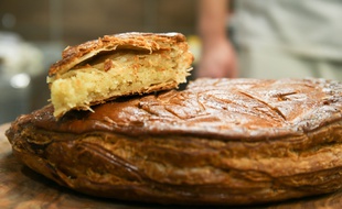 Une galette des rois.