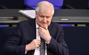 Le ministre de l'Intérieur allemand Horst Seehofer, le 5 mars 2020 à Berlin.