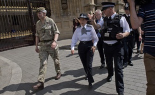 Cressida Dick, chef de la Scotland Yard, l'inspecteur Mark Turner et le Général Ben Bathurst dirigent l'enquête sur l'attentat à Manchester, à Londres, le 24 mai 2017.
