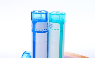 Malgré son succès populaire, l'homéopathie n'est plus remboursée qu'à hauteur de 10 à 15 % depuis le 1<sup>er </sup>septembre 2019.