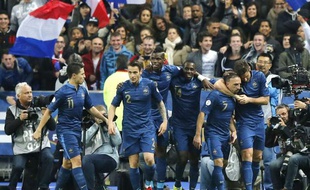 Les joueurs de l'équipe de France, lors de la victoire contre la Finlande, le 15 octobre 2013 au stade de France.
