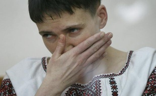 La pilote militaire ukrainienne Nadia Savtchenko comparait devant le tribunal de Donetsk en Russie, le 2 mars 2016, pour le meurtre présumé de deux journalistes
