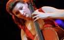 Cette musicienne lance un appel après le vol de son violoncelle