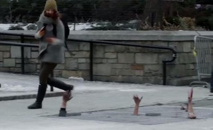 AMC a caché des zombies sous les rues de New-York pour promouvoir la saison 4 de Walking Dead.