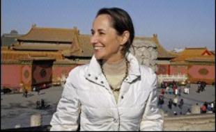 Ségolène Royal, candidate socialiste à l'élection présidentielle française, a pris au mot les autorités chinoises qui se réclament d'une "société harmonieuse" en les invitant dimanche en termes choisis à passer aux actes dans la défense des "droits humains".