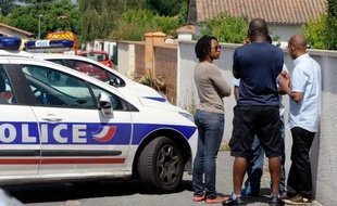 La thèse accidentelle était privilégiée mercredi pour expliquer la mort de deux cousins de 7 ans retrouvés noyés dans une piscine d'Eysines (Gironde) appartenant à la maison où leur disparition avait été constatée trois jours avant, alors qu'auditions et analyses se poursuivaient.