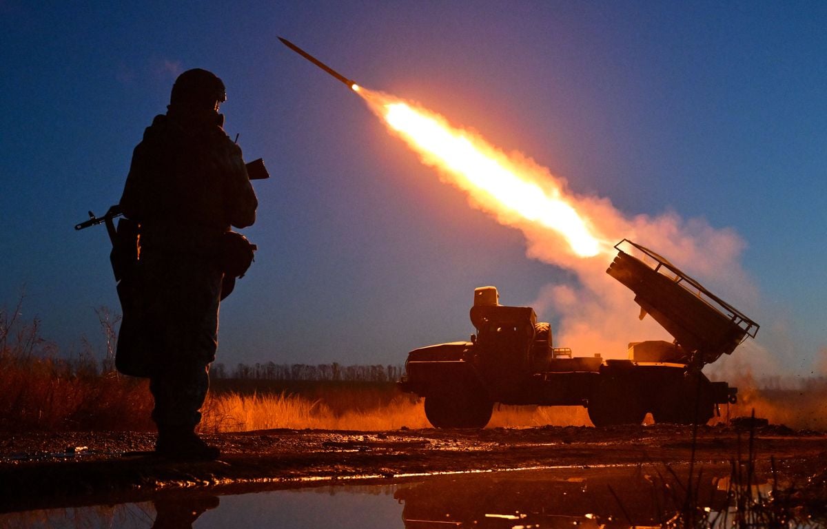 Guerre en Ukraine : L'armée de Kiev encerclée, moins de visas pour les Russes et un sauvetage en « robot cercueil »