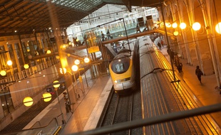 Un train Eurostar en gare à Paris.