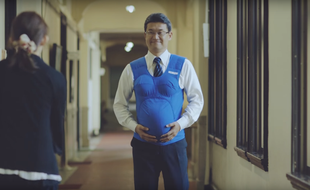 Capture d'écran de la vidéo réalisée pour sensibiliser les hommes japonais au partage des tâches.