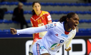 La Française Paule Baudouin, le 4 décembre 2012, en Serbie, contre la Macédoine, lors des championnats d'Europe de handball.