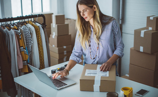 En plein essor depuis dix ans, l'e-commerce impose des mesures de rééquilibrage vis-à-vis des marchands traditionnels.