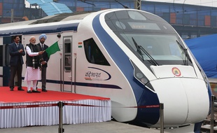 Le Premier ministre indien, Narendra Modi, lors de l'inauguration du train le plus rapide du pays, à New Delhi le 14 février 2019.