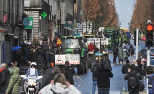 Manifestation d'agriculteurs à bord de leurs tracteurs, le 22 février 2014 à Nantes