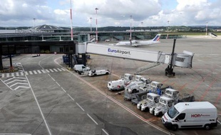 Vue générale de l'Euroairport, l'aéroport de Bâle-Mulhouse le 27 août 2014 à Saint-Louis, dans l'est de la France