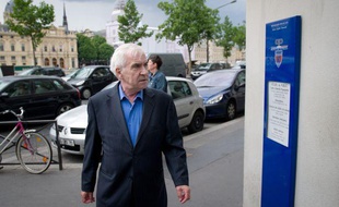 L'ex-chef des Renseignements généraux, Yves Bertrand, arrive à la brigade de protection des mineurs, le 10 juin 2011, à Paris.